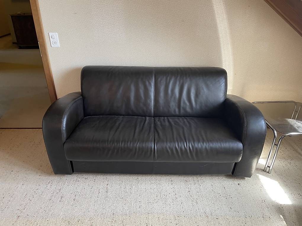 Sofas: Schwarzes Sofa – D'occasion à Emmenbrücke par nil_mtg6 1