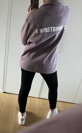 WRSTBHVR Studio Lila Jacke XS oversized Flieder pullover
