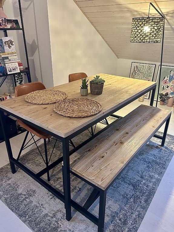 Set di tavolo e panche: Ensemble table à manger  + banc + 4 chaises  Excellent état – Usato da Founex venduto da cel_9rqq
