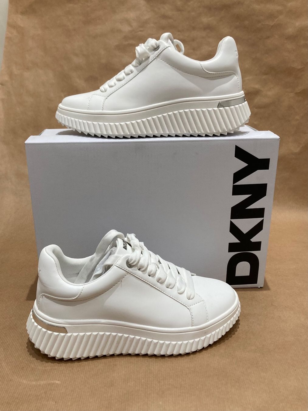 DKNY Scarpe da donna: DKNY SNEAKER no.37 new – Nuovo e nell'imballaggio originale da Paradiso venduto da Kayakara