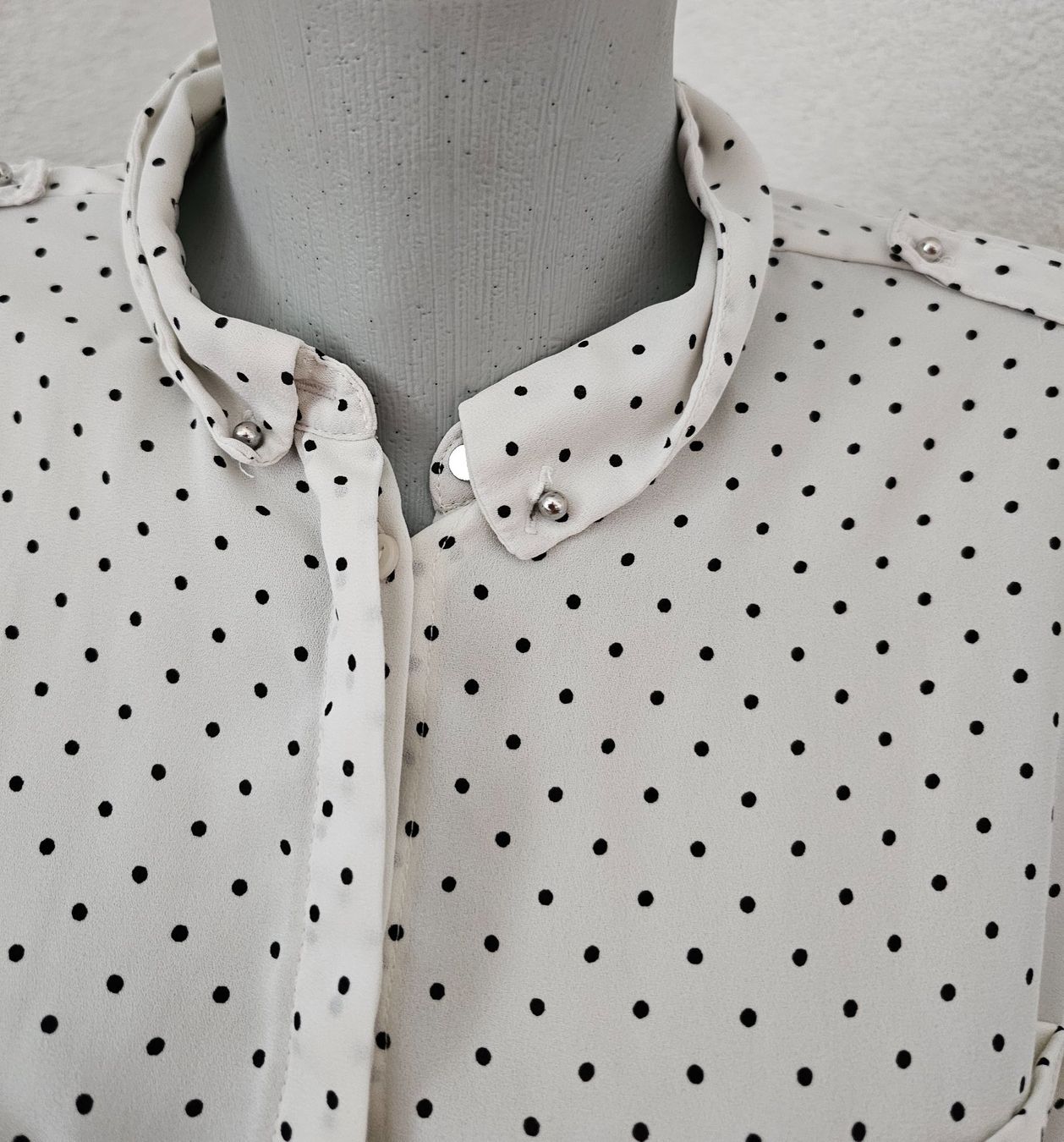H&M Blusen: gepunktete Bluse H&M Gr. 38 – Gebraucht aus Füllinsdorf von Sunnebliemli7 3