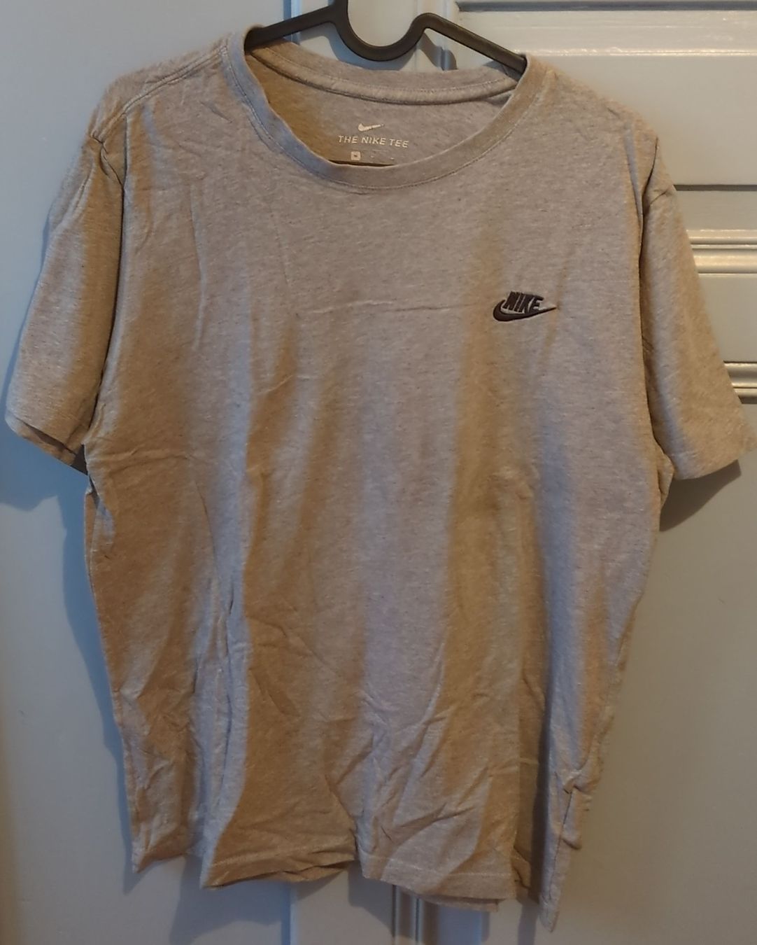 Nike T-shirt: T-shirt Nike gris – Usato da Tramelan venduto da cat_67zv