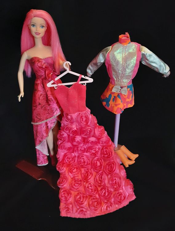 Barbie mit zwei Rosenkleidern und einem Vintage-Dress | Kaufen auf Ricardo