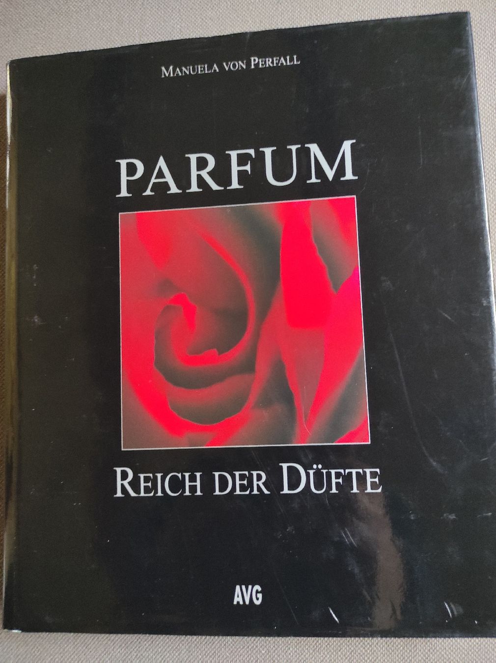 Libri: Parfum - Reich der Düfte, Perfall,1992 – Usato da Glattfelden venduto da SilverSnow