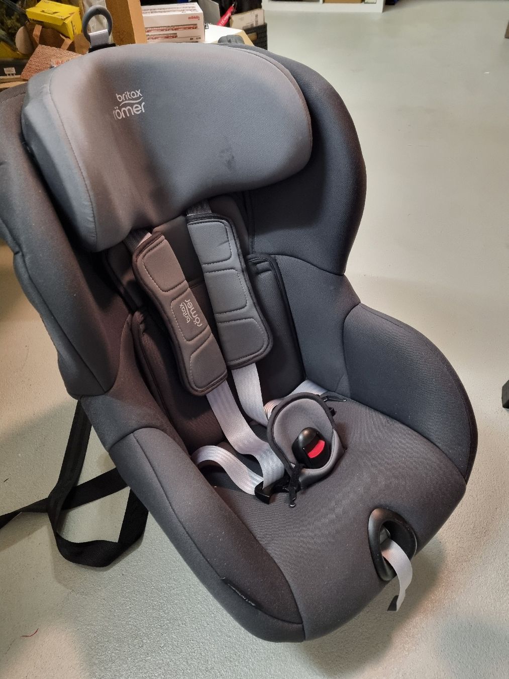 Britax Römer Seggiolini per auto: Britax Römer Trifix i-Size Kindersitz – Usato da Schöftland venduto da mokele2