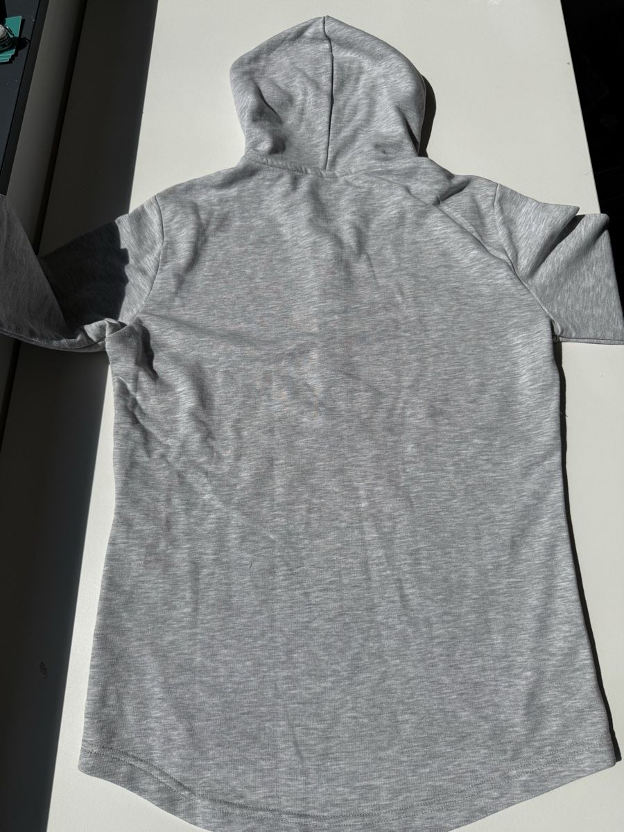 Puma Pulls & Sweat-shirts: Pull à capuche PUMA gris taille – D'occasion à Courtételle par comtem 4