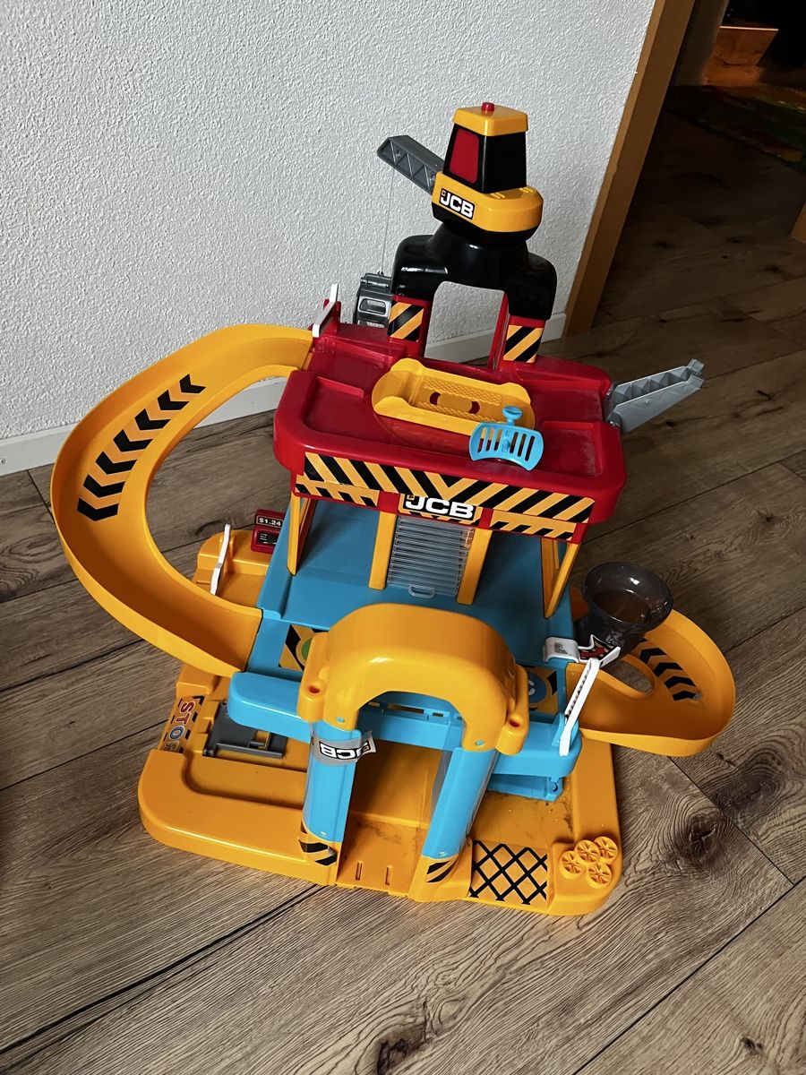 Jcb Giocattoli: Autogarage / Parkhaus – Usato da Pfyn venduto da ironhorse1988