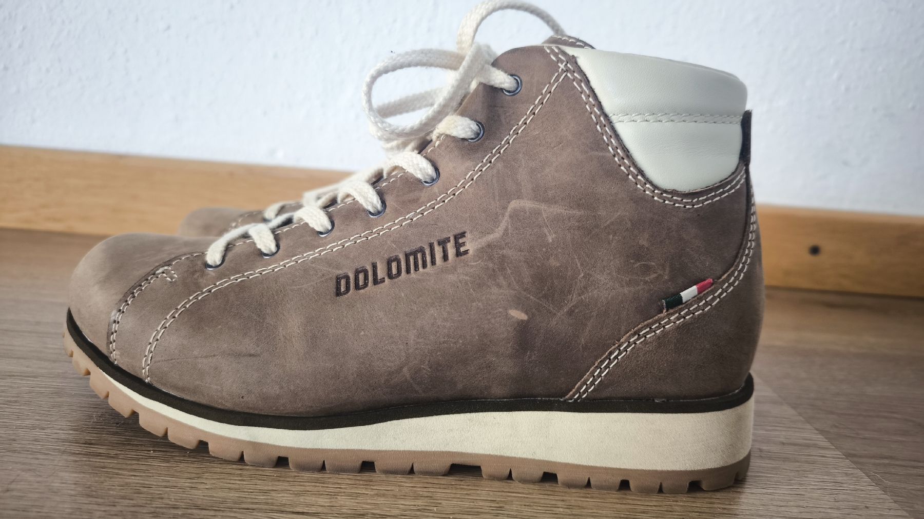 Dolomite Scarpe da donna: Dolomite Wanderschuhe 37.5 - fast neu – Nuovo (secondo la descrizione) da Ebikon venduto da brombomboli