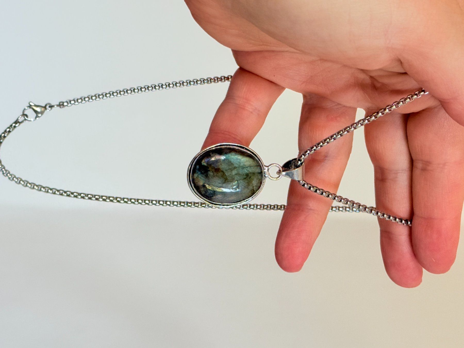Ketten: Pendentif Labradorite ovale – Neu und originalverpackt aus Genève von AWWA 1