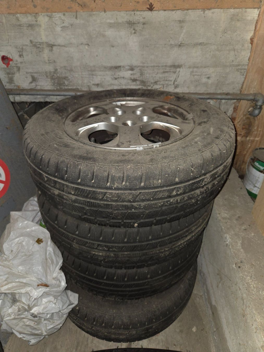 Pneus & Roues: Winterräder mit Felgen – Neuf (Voir description) à Lützelflüh-Goldb par nip_9rzw