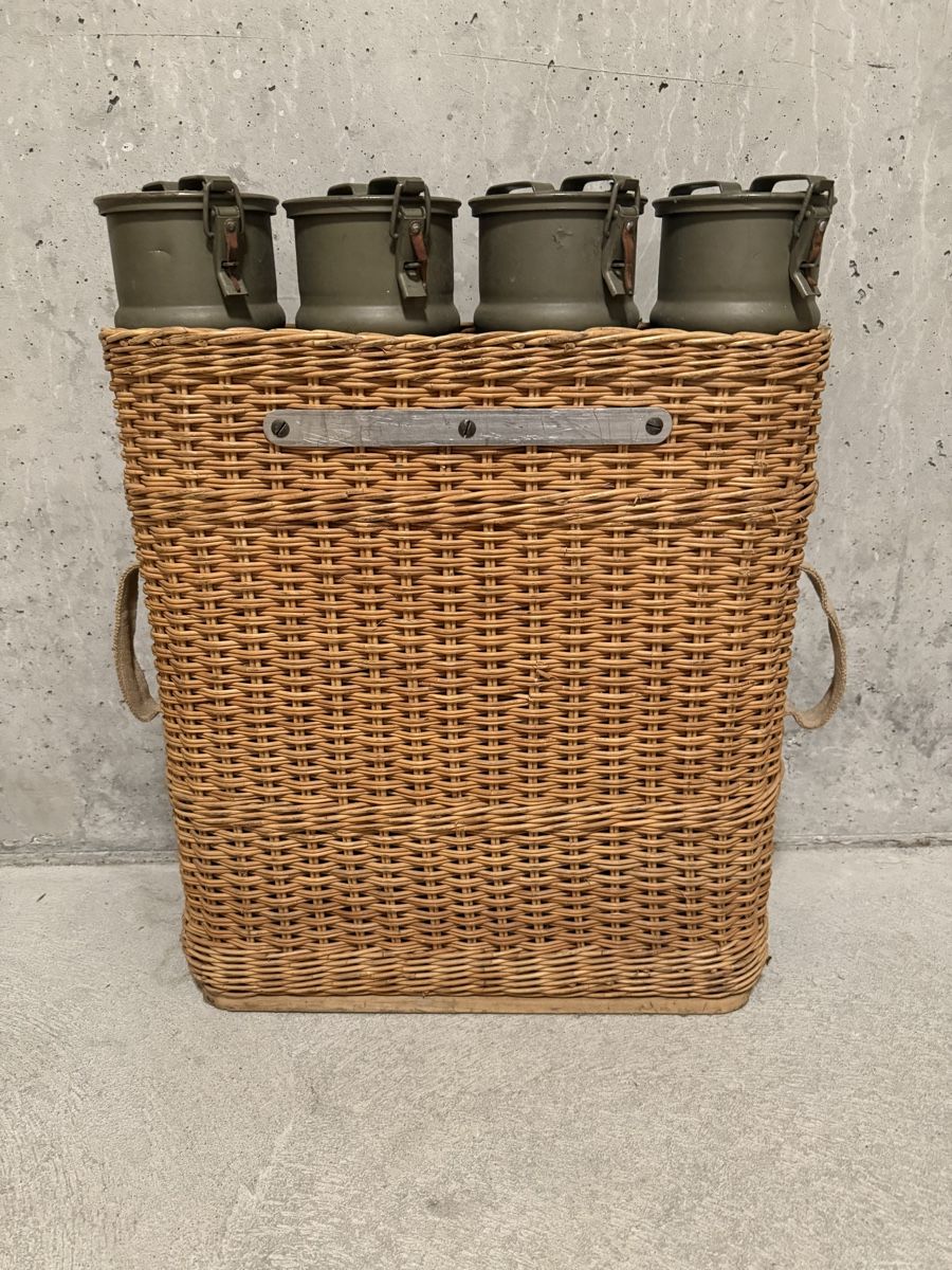 Attrezzatura & Pezzi di ricambio: Vintage Armeekorb Munitionsbehälter, Schweizer Armee Top! – Usato da Bern venduto da Spomme 2