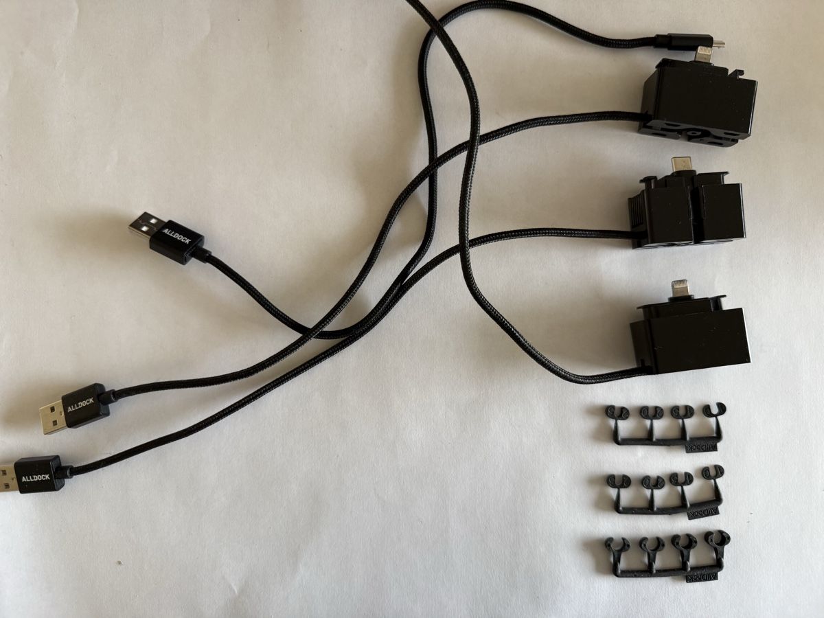 Caricabatterie: ALLDOCK Ladestation Walnussholz mit 4 USB Kabel, Top! – Nuovo (secondo la descrizione) da Bergdietikon venduto da fer_9lrm 5