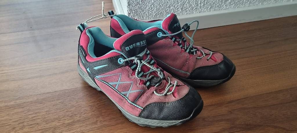 Scarpe da donna: Gr.37: Puma Sneaker,Trekking-Schuh, Perlen-Flipflop, Sandale – Usato da St. Gallen venduto da Libelle99 3