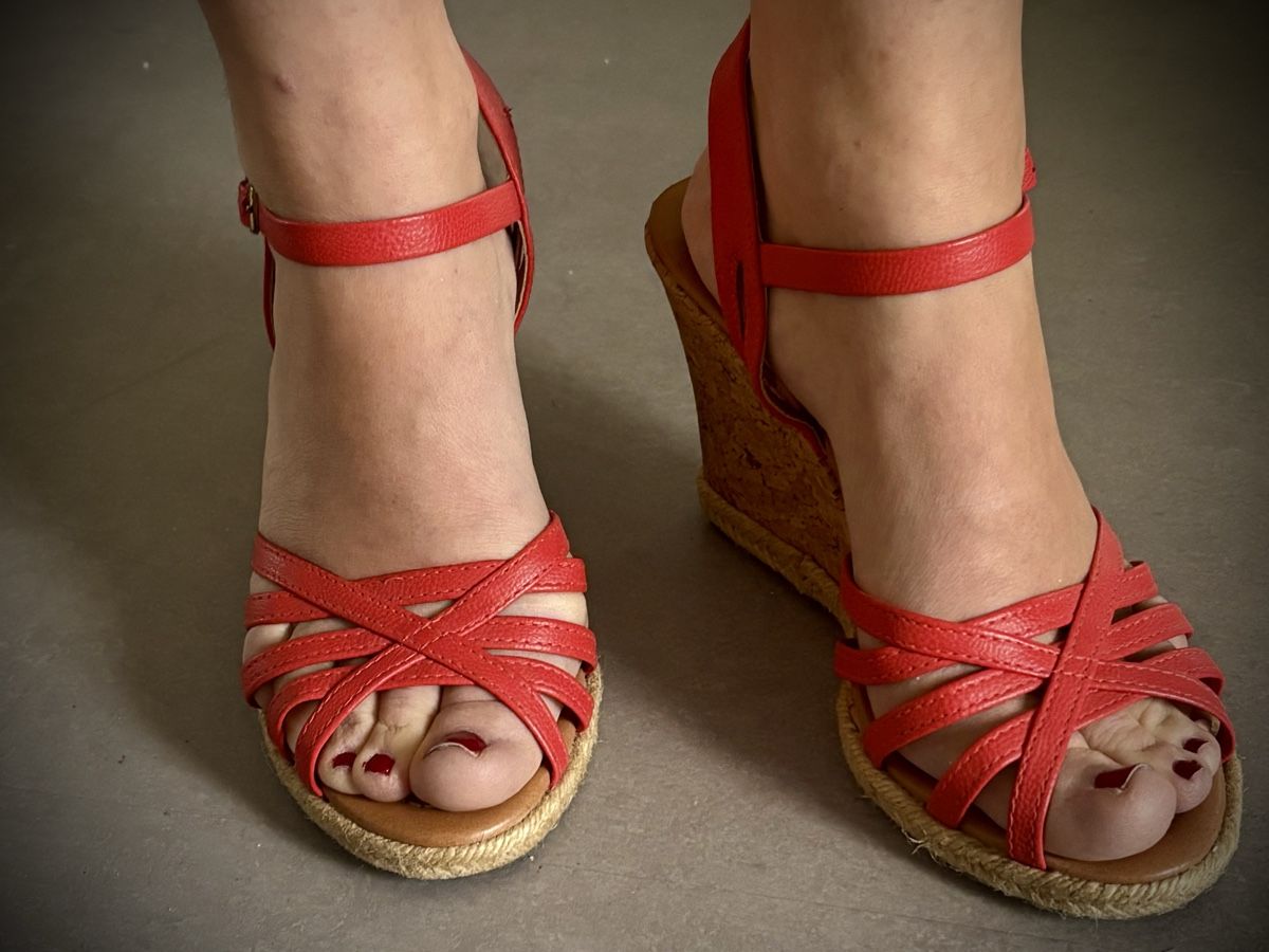 Scarpe da donna: Rote Gaint Sandalen mit Keilabsatz, Grösse 36 – Usato da Aarau venduto da Wolli85 1