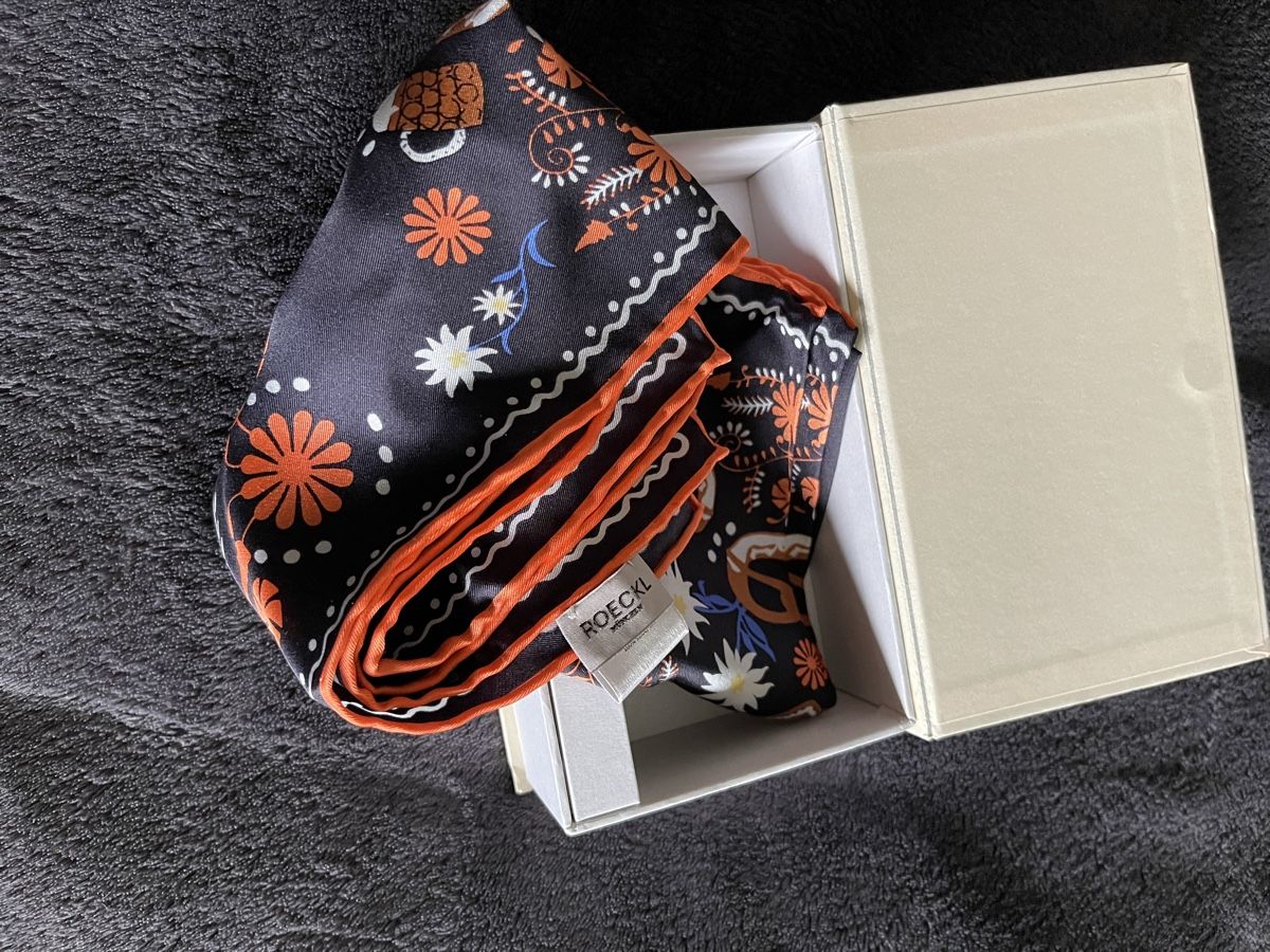 Roeckl Foulards, Tücher & Schals: ROECKL Nicki-Tuch aus 100% Seide – Neu und originalverpackt aus Zollikerberg von Atelier108 1
