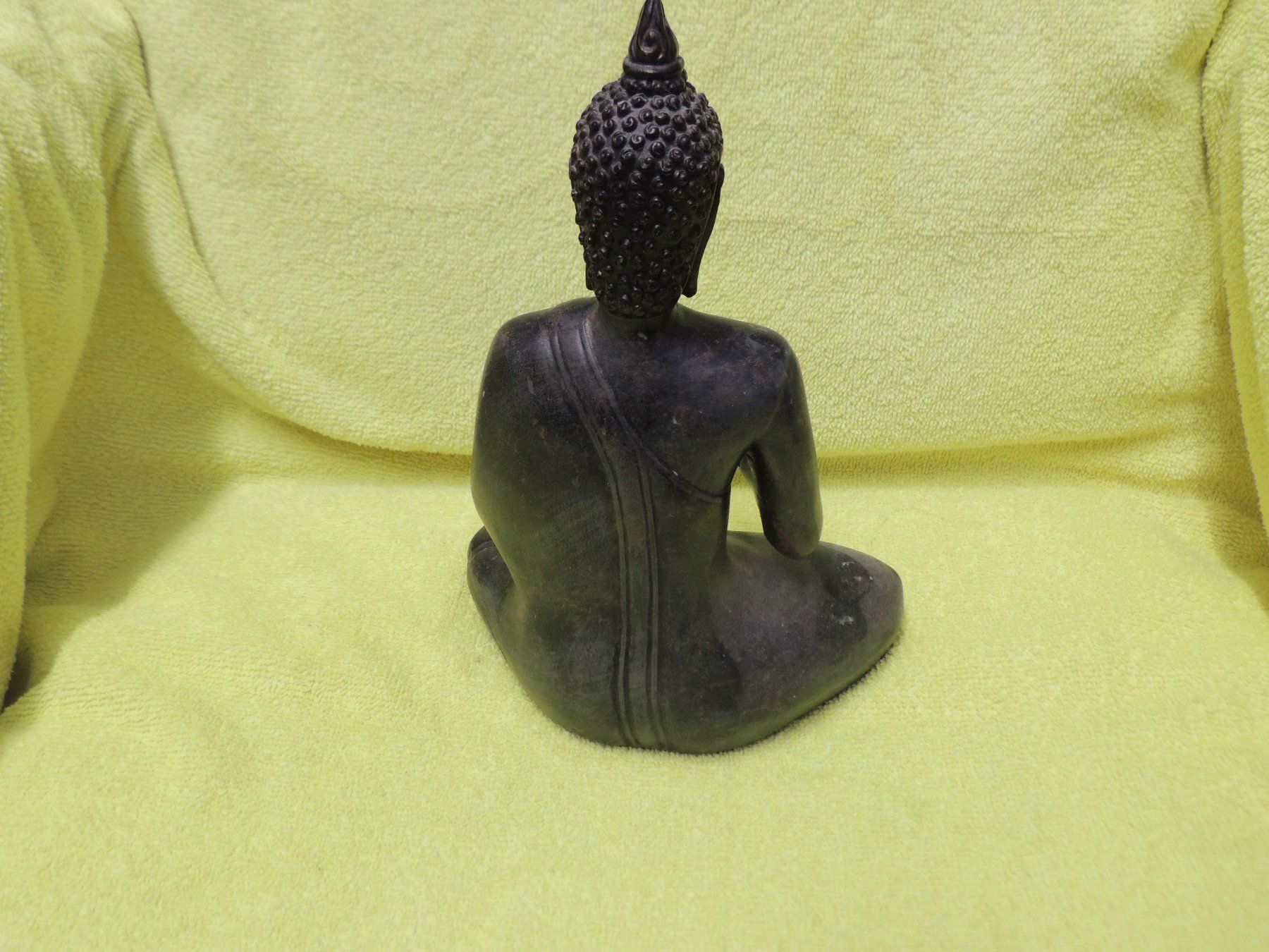 Figuren: Sitzender Buddha aus Kunststoff – Gebraucht aus Mollis von Hg 1
