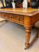 Grande table ancienne en bois massif