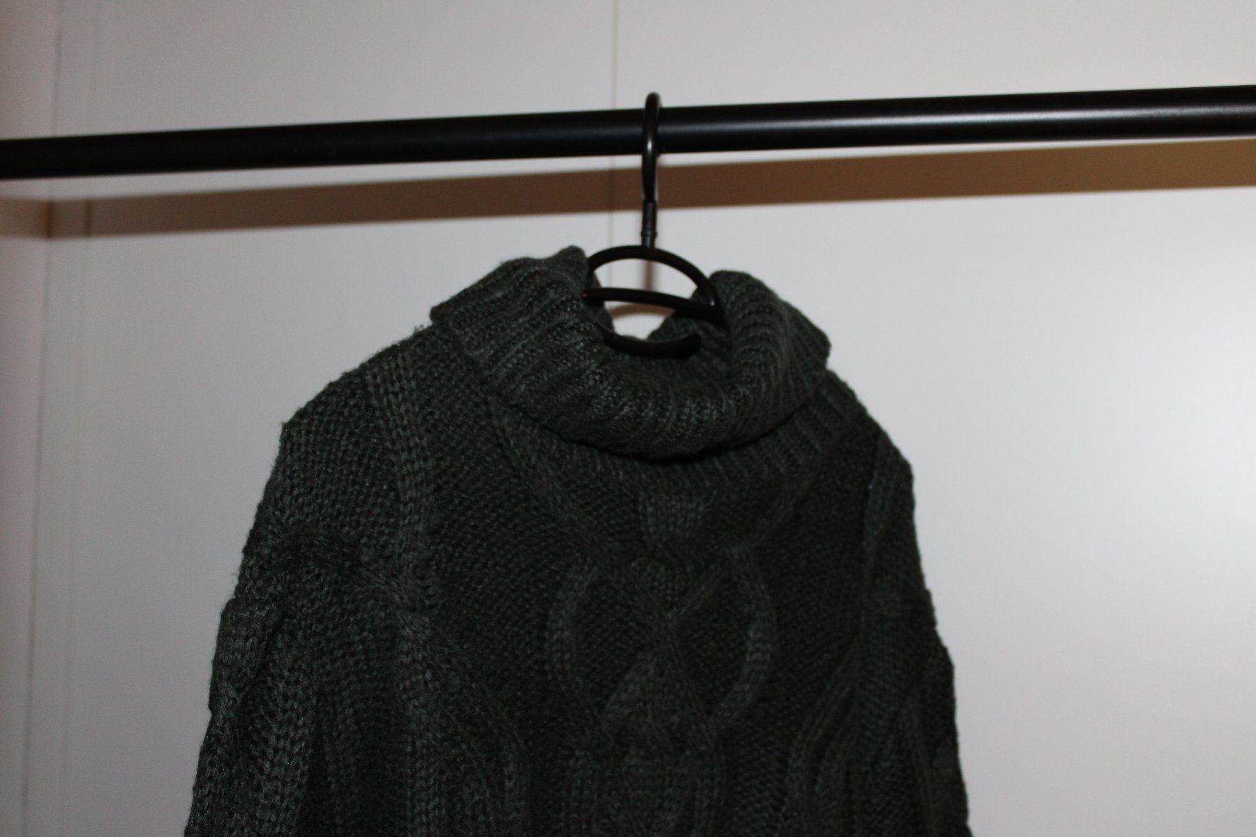 Maglioni & Felpe: Rollkragenpullover olivgrün – Usato da Hombrechtikon venduto da lehnerrr 5