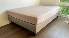 Boxspringbett mit Matratze und Fixleintuch wenig gebraucht
