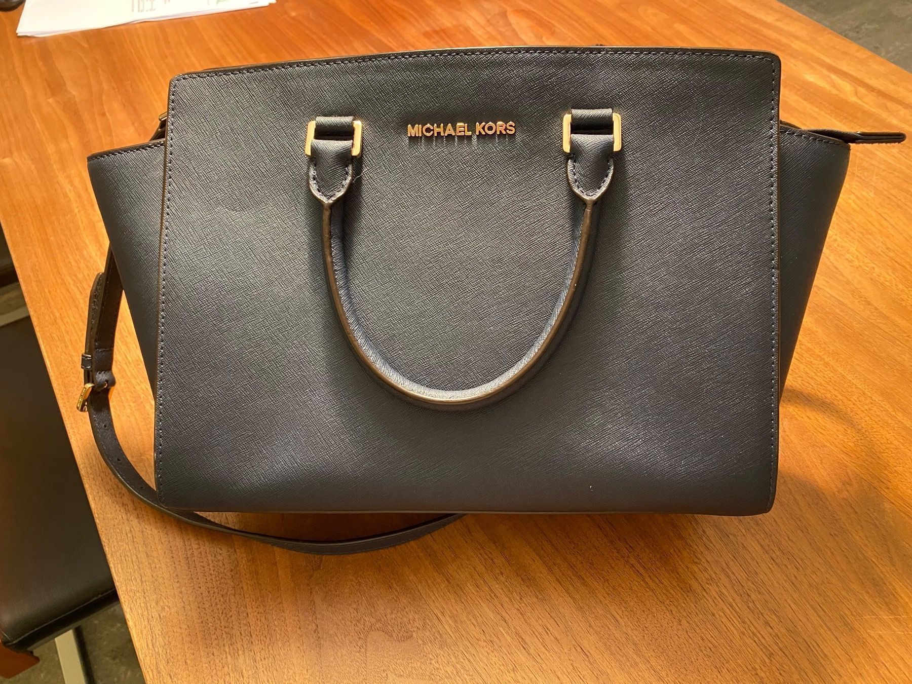 Michael Kors Taschen für Damen: Handtasche von Michael Kors Typ Selma – Gebraucht aus Schwyz von Trofana