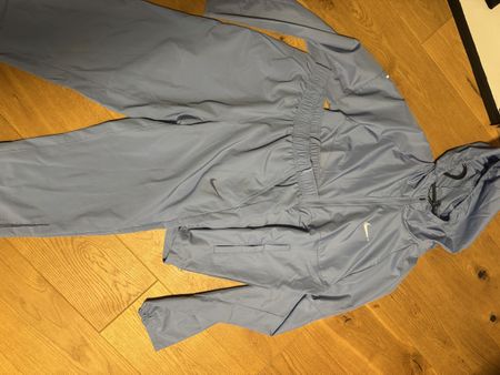 Nike Trainingsanzug hellblau Grösse M guter Zustand