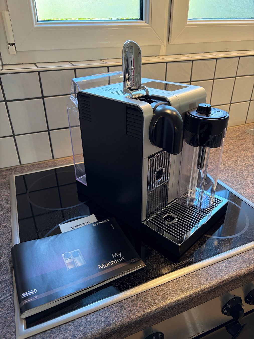 De'Longhi Kaffeemaschinen & Espressomaschinen: Nespresso DeLonghi Lattissima Pro – Gebraucht aus Zofingen von Angela_A 1