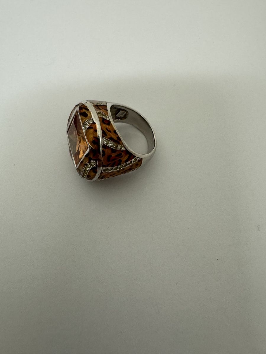 Anelli: Modischer Damenring mit Tigerprint und Strass – Usato da Niederbipp venduto da yar_tf6f 1