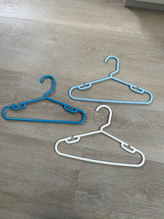 Appendiabiti: 12 Kinderkleiderbügel – Usato da Arbon venduto da Tschu79 1
