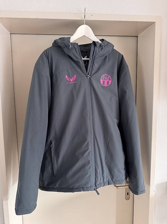 Jacken: FCZ Jacke in Grau, Grösse L  – Gebraucht aus Zürich von boutique7 1