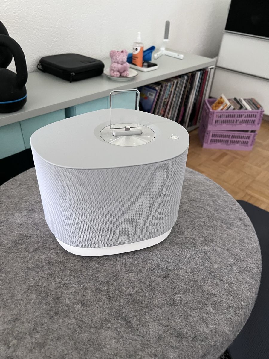 Haut-parleurs: Nude Audio Bluetooth Speaker und Dockingstation – D'occasion à Pfäffikon ZH par fdemuth 2