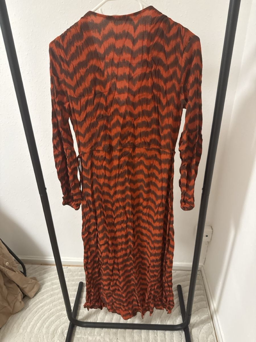 Mango Vestiti: Kleid Wickeloptik orange-braun gemustert Groesse M – Usato da Netstal venduto da Oezi88 1