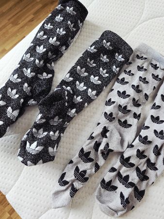 Adidas Socken, unisex Grösse 43 44, schwarz/silber, neu!