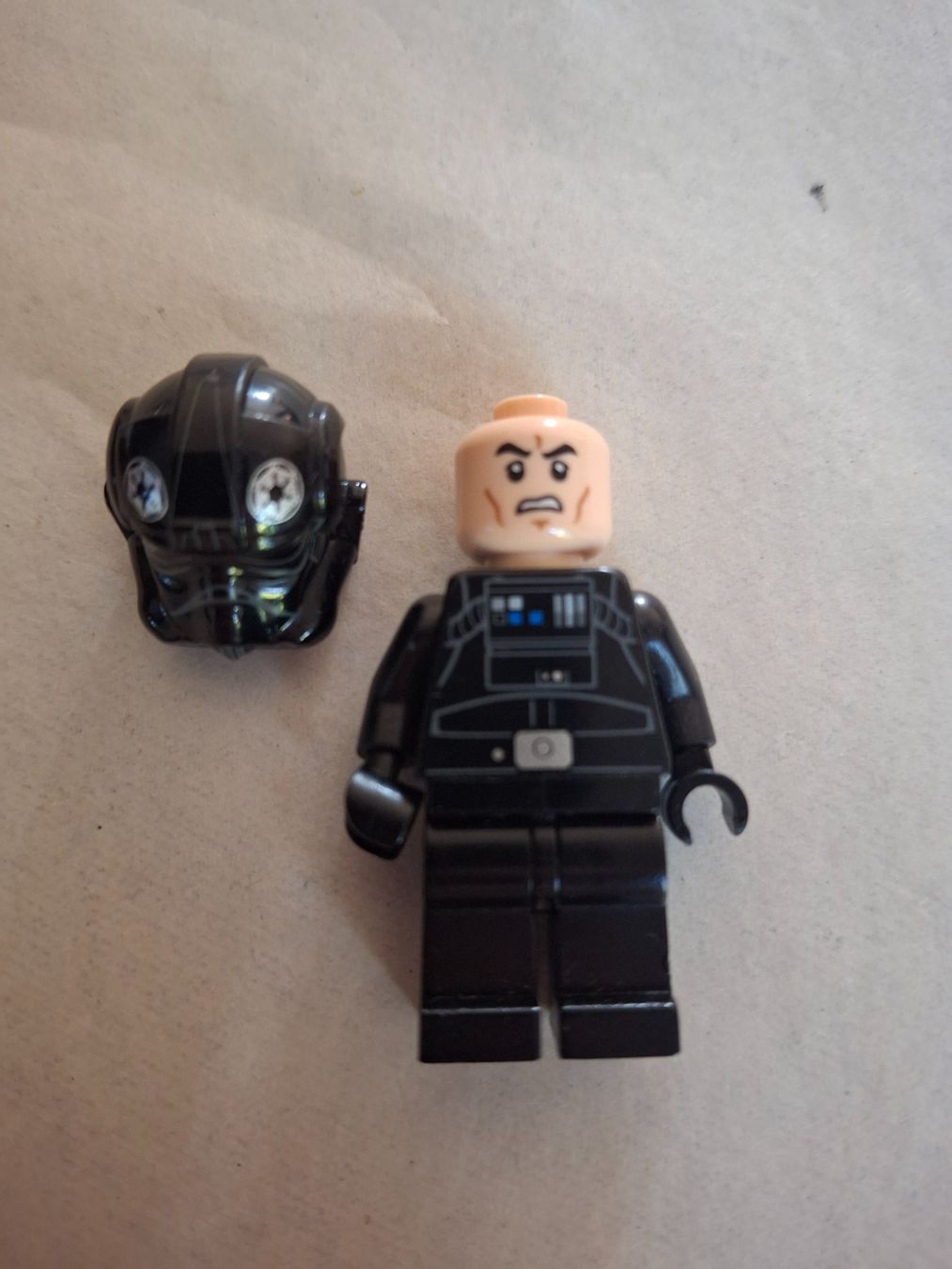 Lego Spielzeuge: Lego Star wars Figur tie fighter pilot – Gebraucht aus Kölliken von art-deko