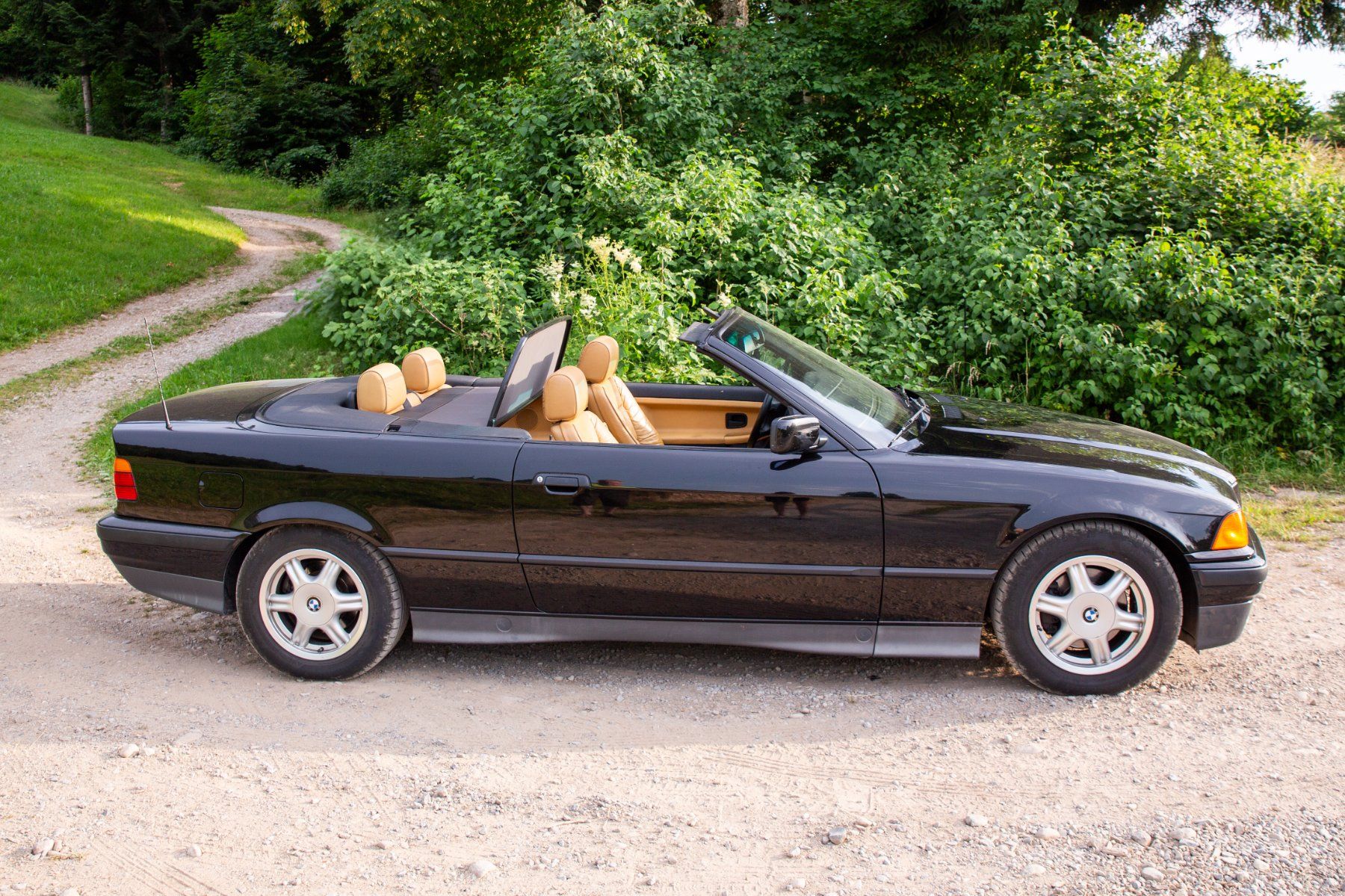 Autos: BMW E36 325 Cabriolet mit Hardtop – D'occasion à Lichtensteig par Bergler1999 1