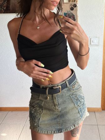 Crop top noir avec brillants sur les bretelles