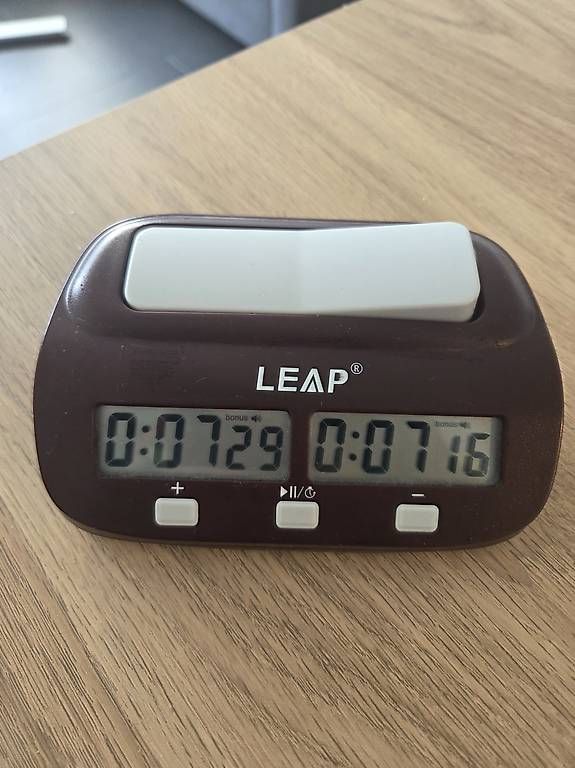 Montres: Leap Schachuhr – D'occasion à Bern par deb_t8fl