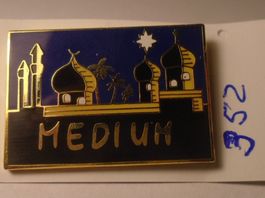 1 Camel Medium Pin (352)