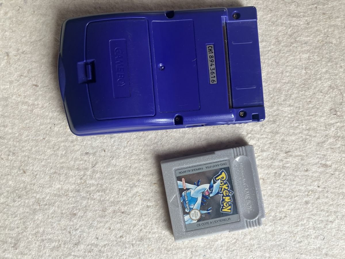 Nintendo Konsolen: Gameboy color purple + pokemon version argent – Gebraucht aus St-Aubin-Sauges von  1
