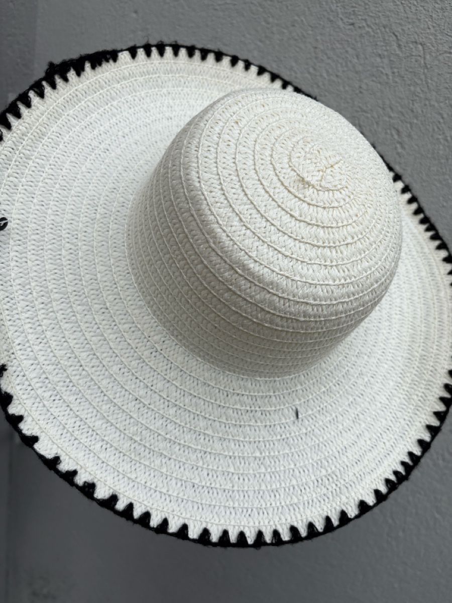 Copricapi, berretti & cappellini: Sommerhut Damen Strohhut weiss mit schwarzer Borte – Nuovo (secondo la descrizione) da Zürich venduto da venusandmars 2