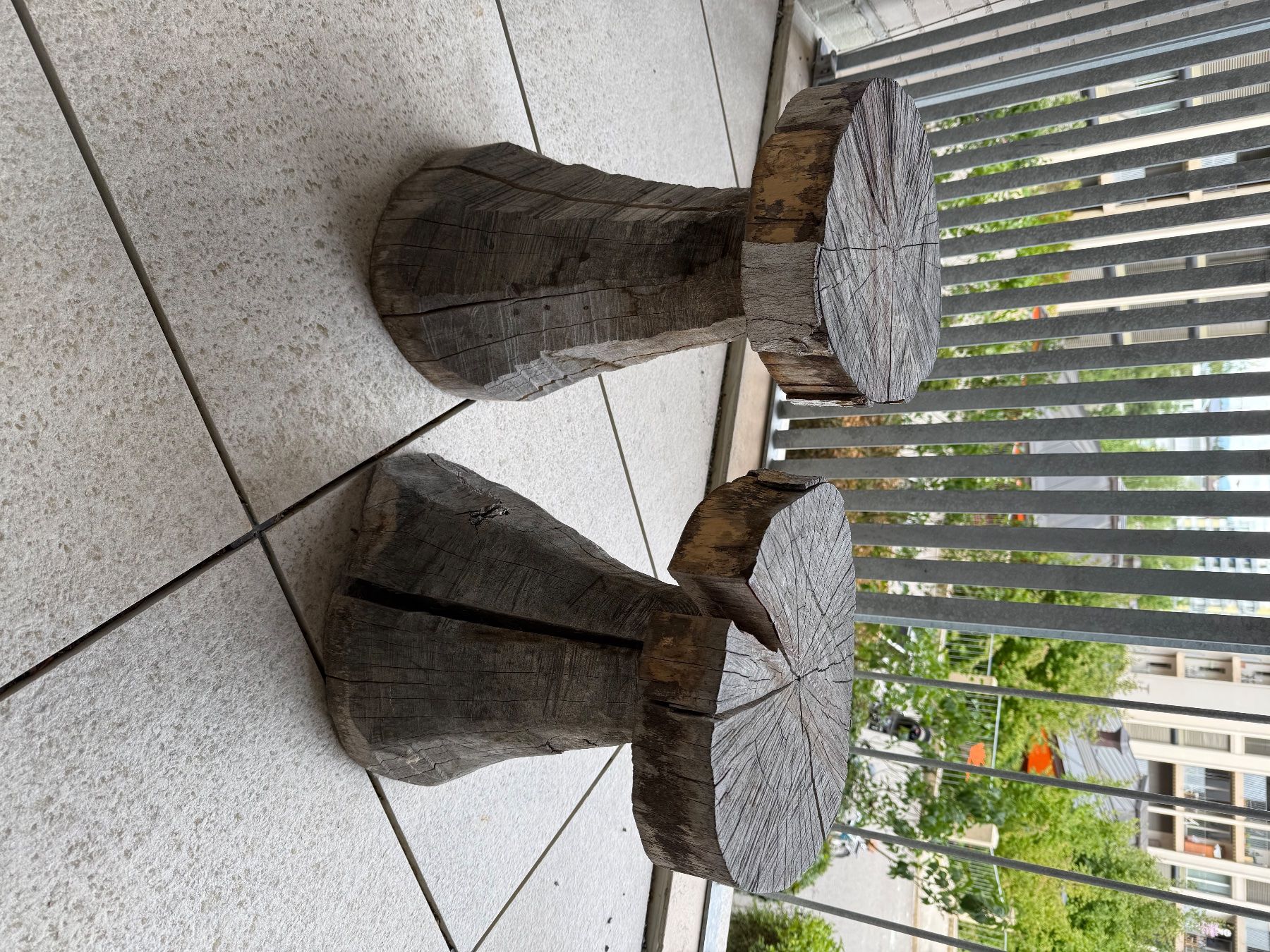 Tabourets: Handgeschnitzte Holzhocker – D'occasion à Zürich par fab_k6zw