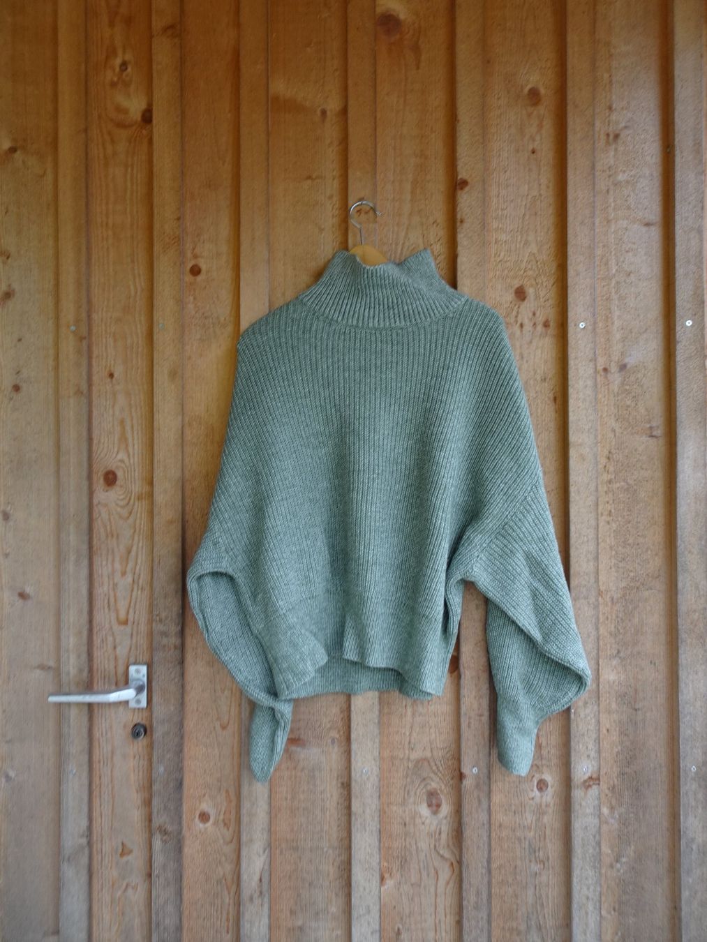 H&M Pullover & Sweatshirts: Warmer Strickpulli von H&M olivgrün Gr. M - 425145 – Gebraucht aus Küssnacht am Rigi von Good4Deckeli