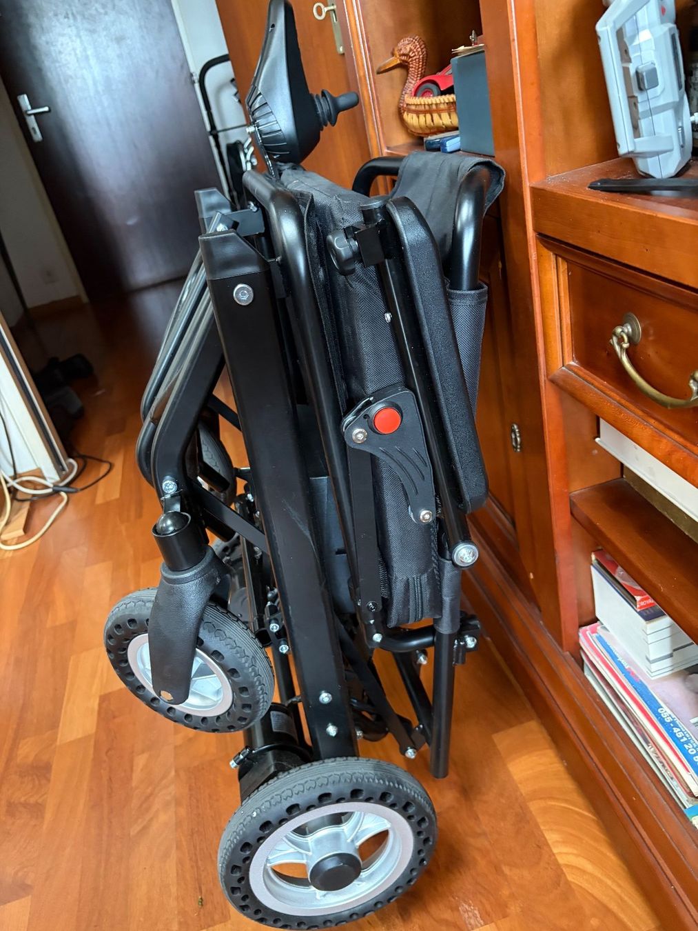 Sedie a rotelle: Fauteuil roulant électrique pliable ultra-léger – Usato da Genève venduto da obongard 2