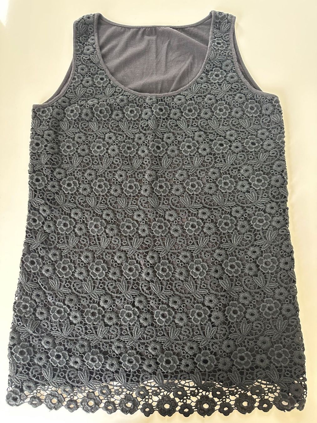 Top: Top schwarz ; Grösse 36 – Usato da Lausen venduto da Swissart123