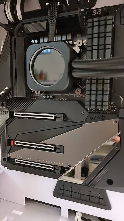 Intel Schede madri: AORUS Z490 EXTREAM – Usato da Unterengstringen venduto da Baldyman