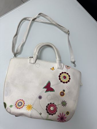 Weiße Tasche mit Blumenmotiv! Perfekt für den Frühling