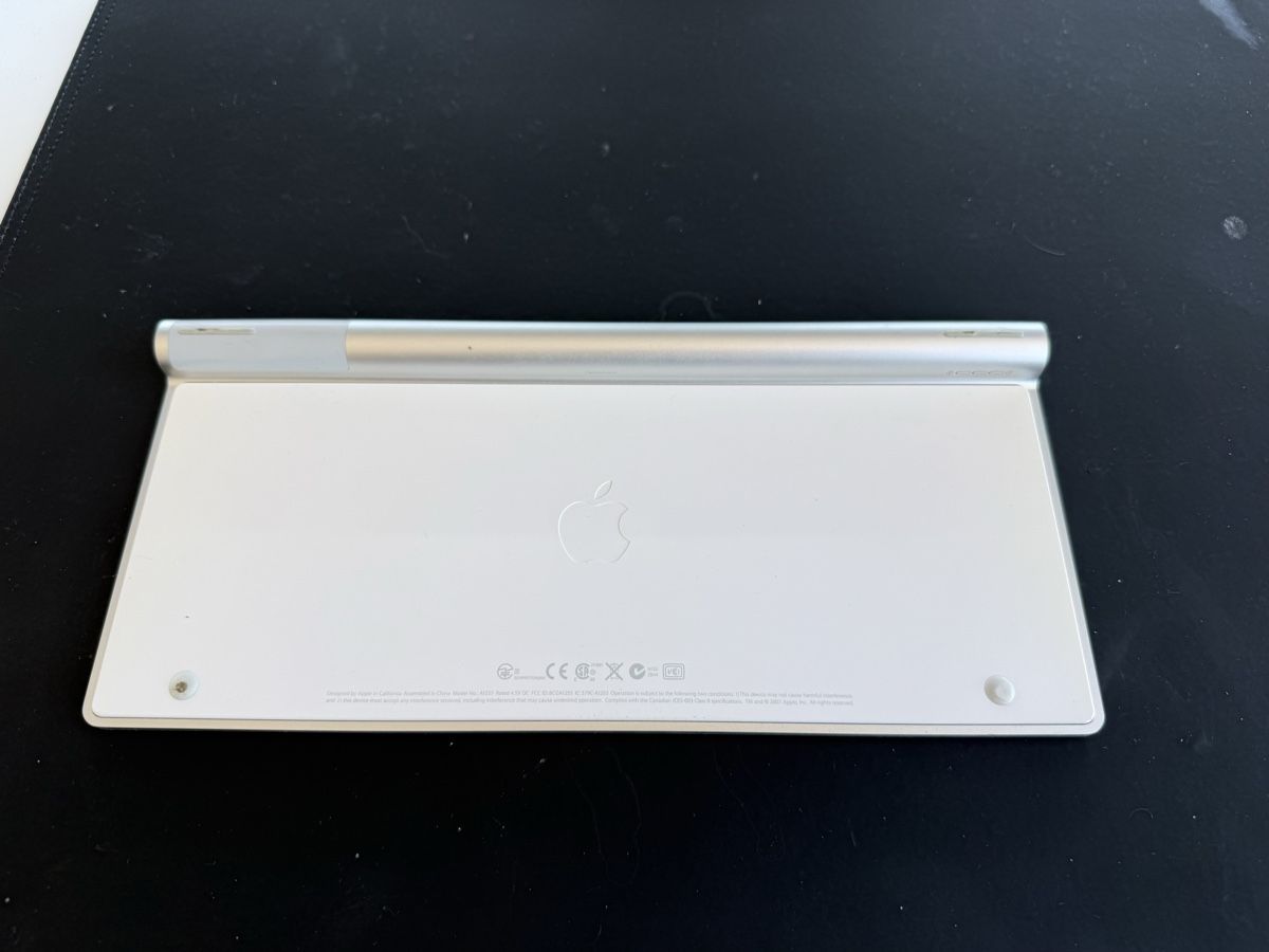 Apple Tastiere: Apple Bluetooth Tastatur A1255 Schweizer Layout – Usato da Rorschach venduto da Solip 1