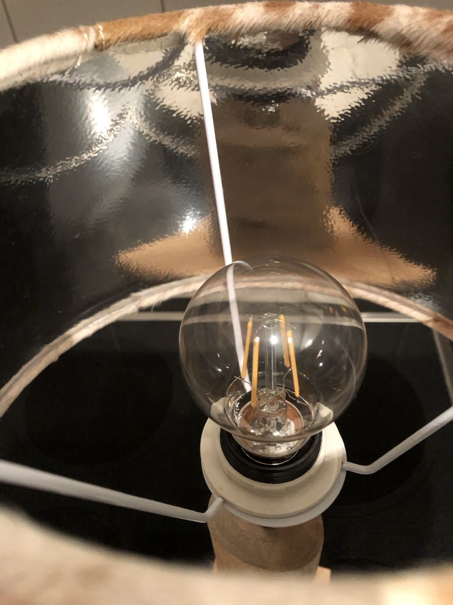 Lampade: Tischlampe mit Kuhfell – Usato da Muttenz venduto da Salina5 7
