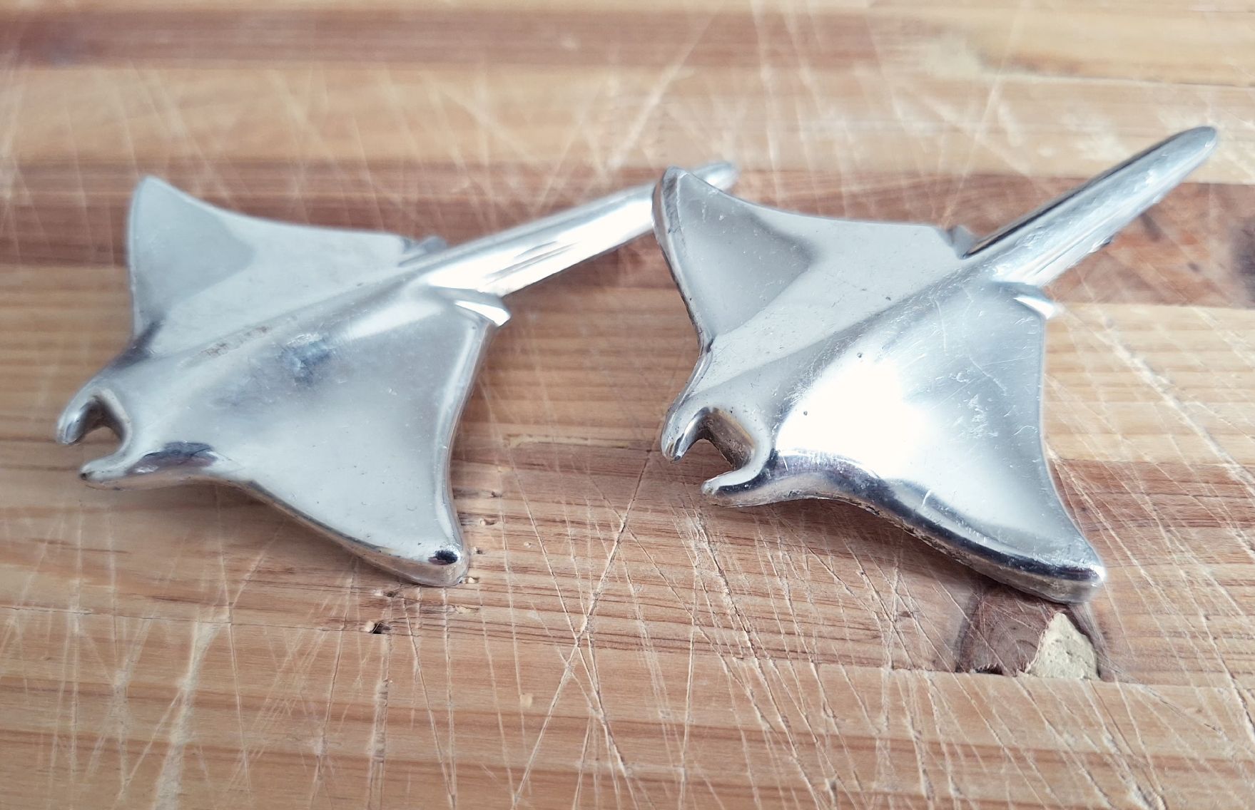 Opel Tutti pezzi di ricambio auto: Opel Manta Rochen Embleme – Usato da Triesen venduto da BLACKSHEEP75