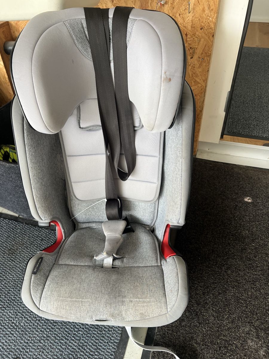 Britax Römer Auto-Kindersitze: Britax römer sitz – Gebraucht aus Appenzell von MOM83