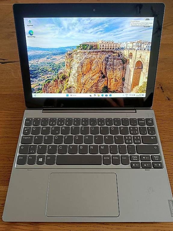 Lenovo Portables: Lenovo Windows 11 Touchscreen-Laptop / Tablet Miix D330 – D'occasion à Wettswil par Coolgroove